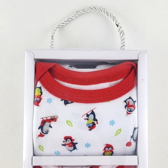 Baby Mode Signature 3 Pc Penguin Winter Gift Set Box Bodysuit Bib Socks Size 0-3 - Picture 3 of 12